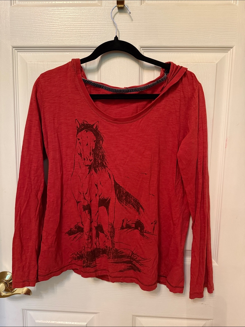 Women's Red Long-Sleeve Graphic Horse Tee